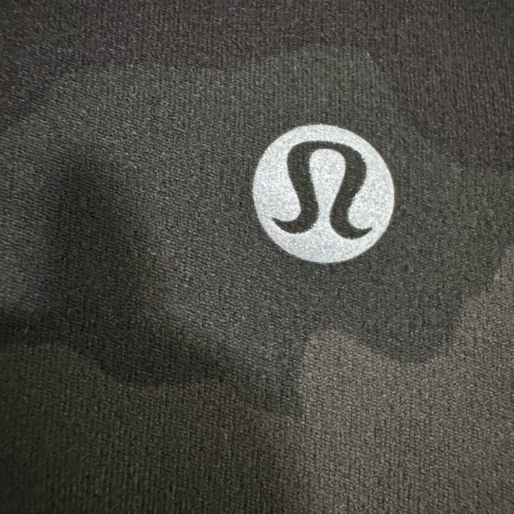 lululemon athletica ALIGN HIGH RISE CROP 21” Camo Leggings - Picture 3 of 7